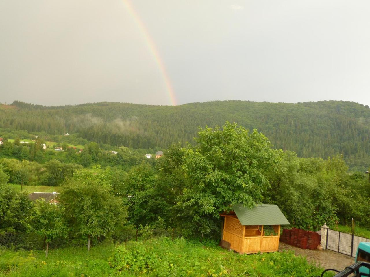 Лелека Pensionat Dilyatyn Exteriör bild