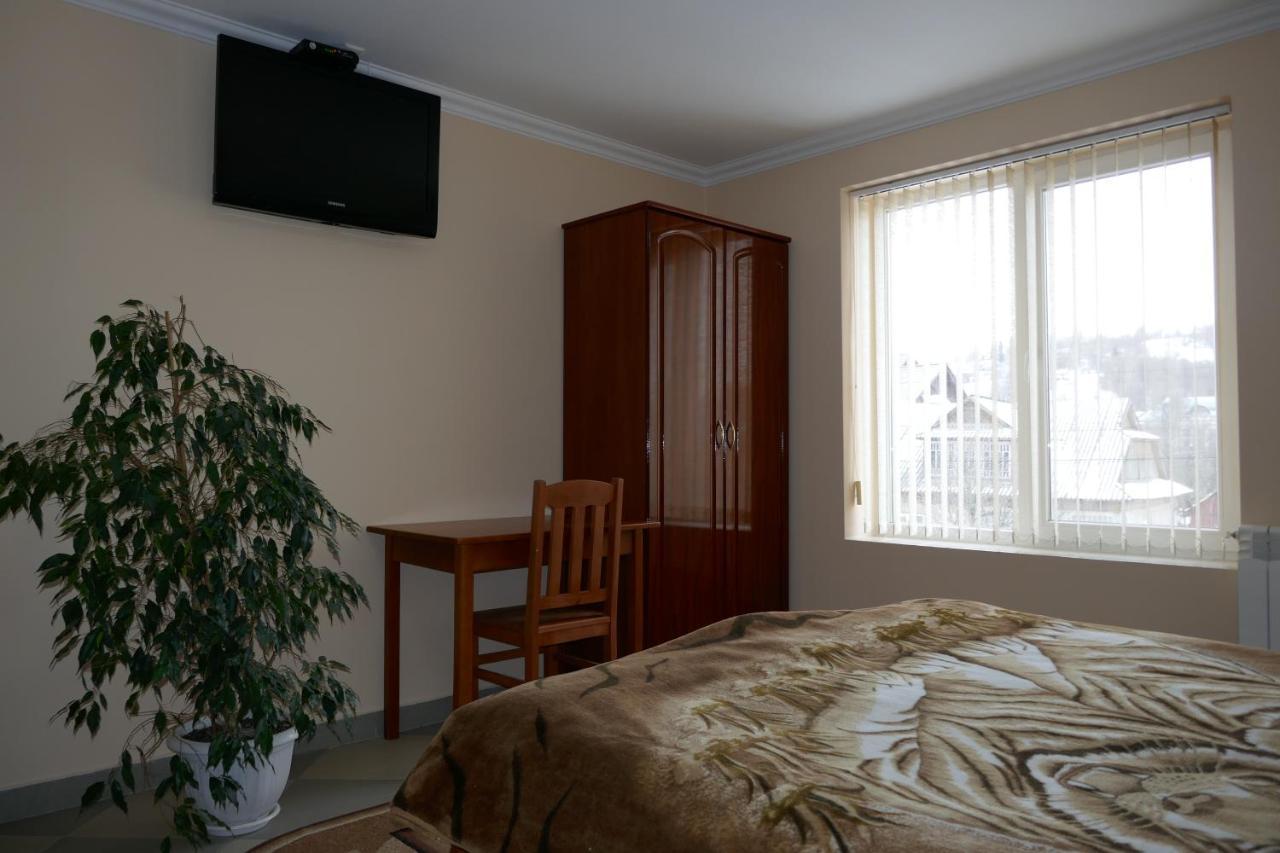 Лелека Pensionat Dilyatyn Exteriör bild