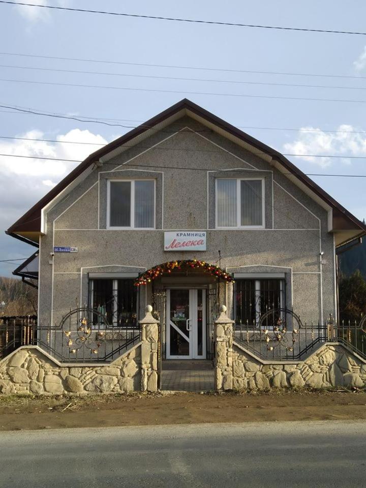 Лелека Pensionat Dilyatyn Exteriör bild